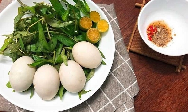 Ăn trứng vịt lộn như thế nào để không tăng cân?