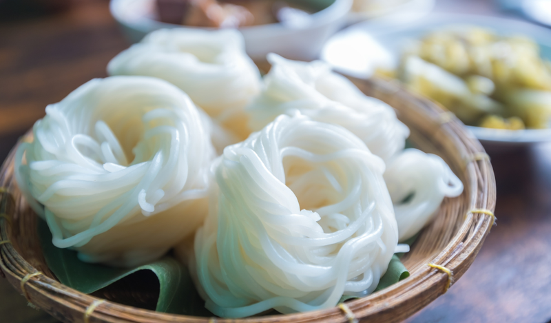 Sau xăm môi ăn bún được không?