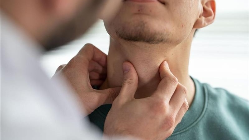 Giải đáp: Yết hầu của con trai là gì? Tại sao không được chạm vào yết hầu của con trai? 2