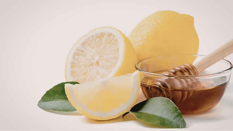 Không nên uống nước chanh mật ong khi bụng đói