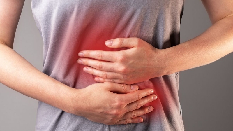 Vỡ phình động mạch chủ bụng có thể gây đau bụng dữ dội