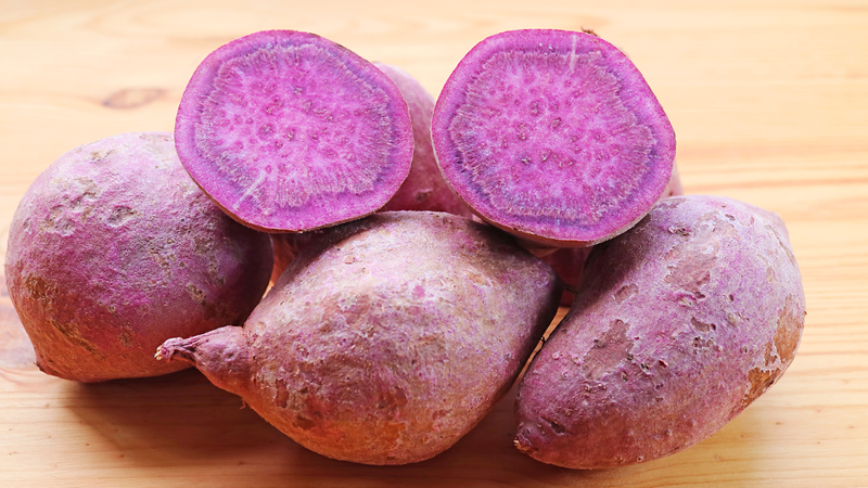 Khoai lang tím chứa nhiều chất chống oxy hóa, giúp giảm viêm và hỗ trợ kiểm soát mỡ