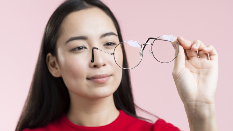 Nhiều người thắc mắc liệu có thể giảm cận thị 3 - 4 độ tại nhà không