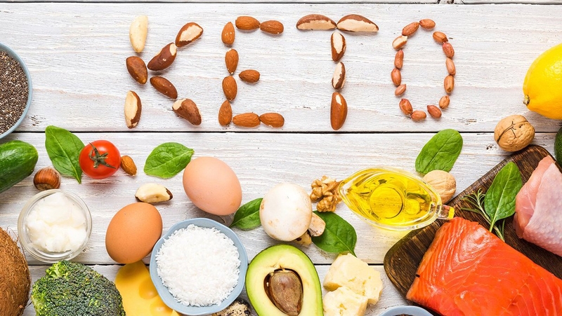 Một bữa ăn theo chế độ Keto sẽ bao gồm 5% carb, 25% protein và 70% chất béo