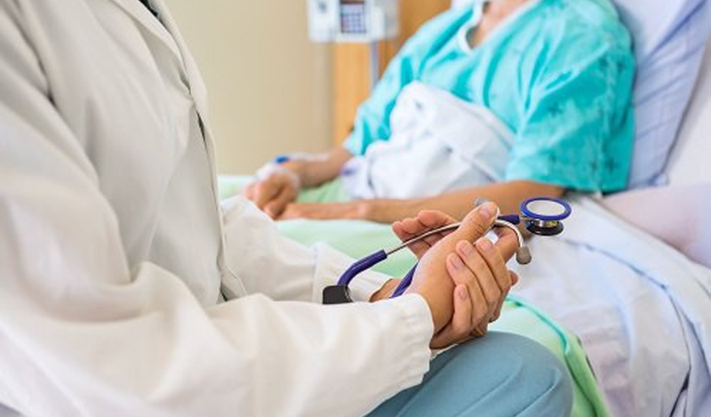 Sau phẫu thuật điều trị ung thư vú có thể gây đau dây thần kinh, đau khớp