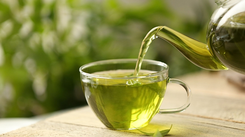 Bạn có thể giảm hôi miệng bằng cách sử dụng trà xanh