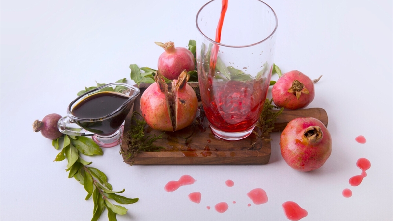 Giảm nguy cơ tim mạch và viêm bằng quả lựu 3