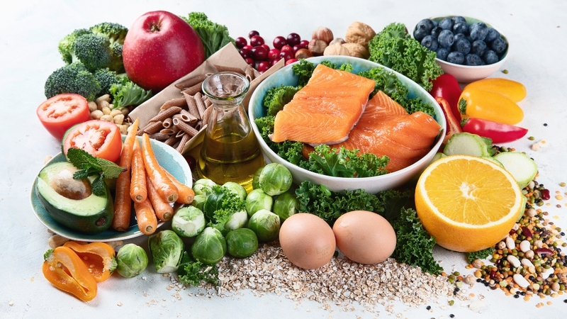 Chế độ ăn giàu vitamin và khoáng chất giúp tăng sức đề kháng và hỗ trợ tạo máu