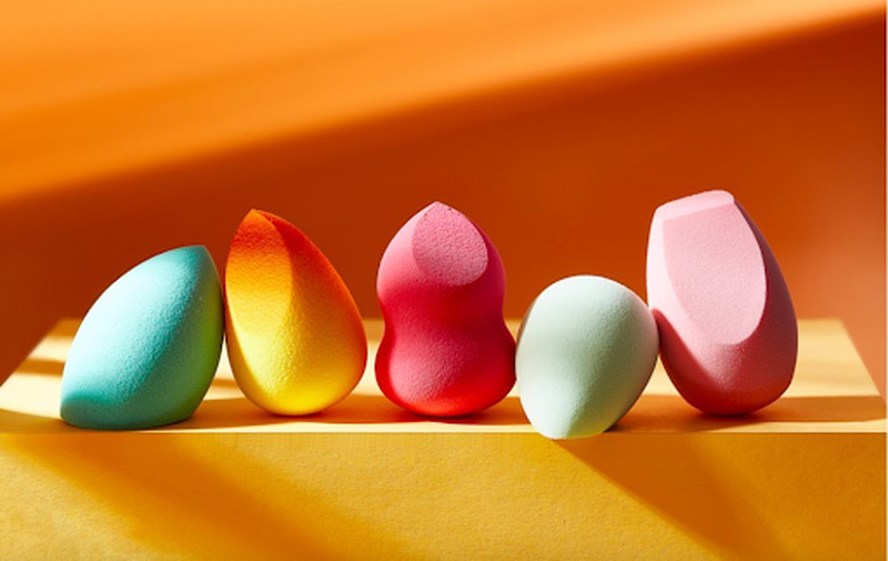 Giải đáp thắc mắc giặt mút trang điểm bằng gì? 3