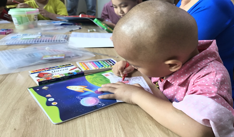 Bạn bè giúp trẻ có tinh thần đến lớp