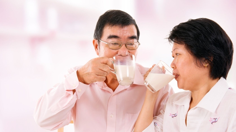 Người trung niên và cao tuổi có thể bổ sung sữa Anlene vào chế độ dinh dưỡng