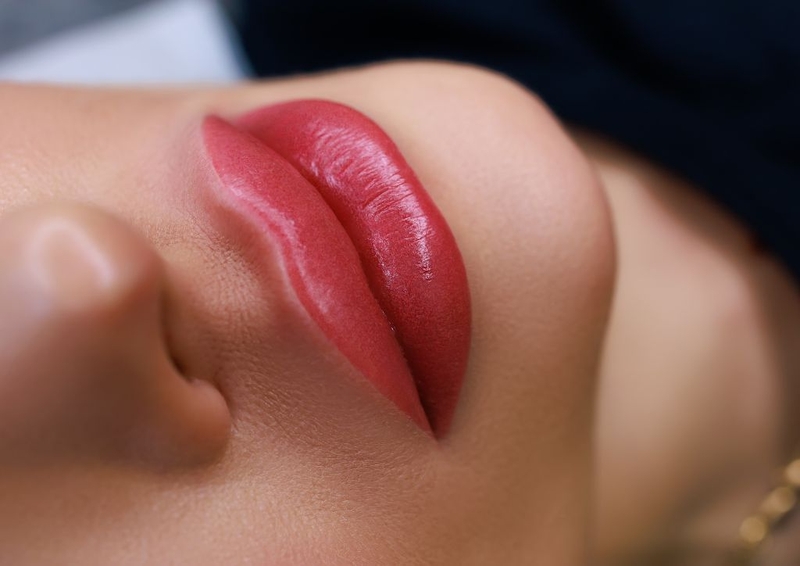 Góc giải đáp xăm môi bị chảy nước vàng có sao không và cách xử trí đúng1