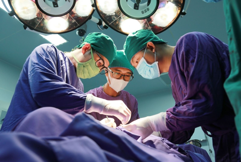 goc-thac-mac-phau-thuat-tinh-hoan-an-la-gi 3.jpg