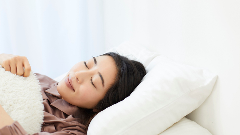 Điều chỉnh tư thế ngủ phù hợp, thoải mái, nâng cao đầu