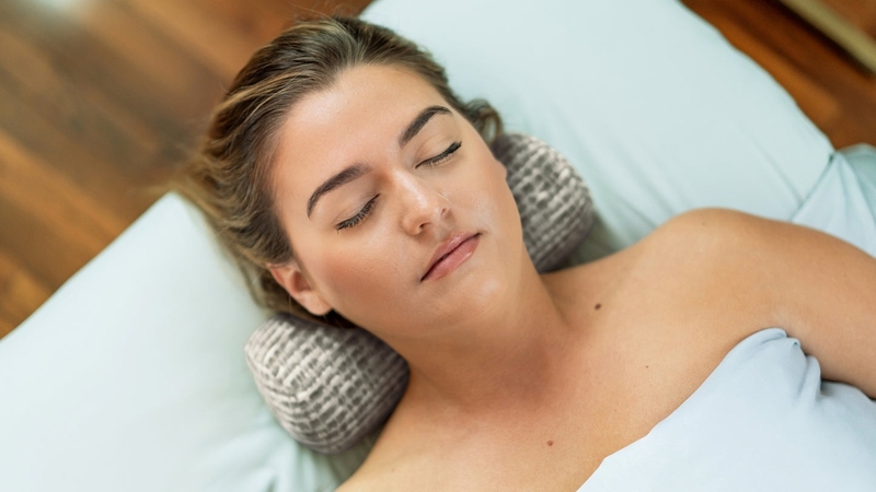 Gối chườm thảo dược rất tốt và là phương pháp vật lý trị liệu an toàn