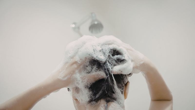 Gội đầu ngược là phương pháp thay đổi thứ tự gội - xả truyền thống