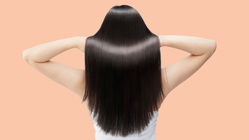 Dầu gội có bổ sung các thành phần dưỡng tóc, hỗ trợ duy trì độ mềm mượt và giúp tóc dễ vào nếp hơn