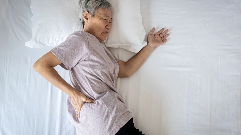 Gối kê lưng thoát vị đĩa đệm chỉ có vai trò hỗ trợ tư thế