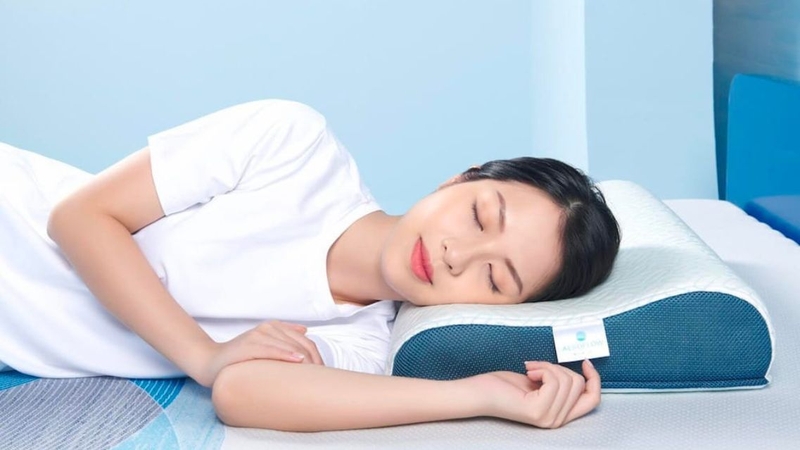 Lựa chọn gối memory foam có độ cao phù hợp và chất liệu an toàn