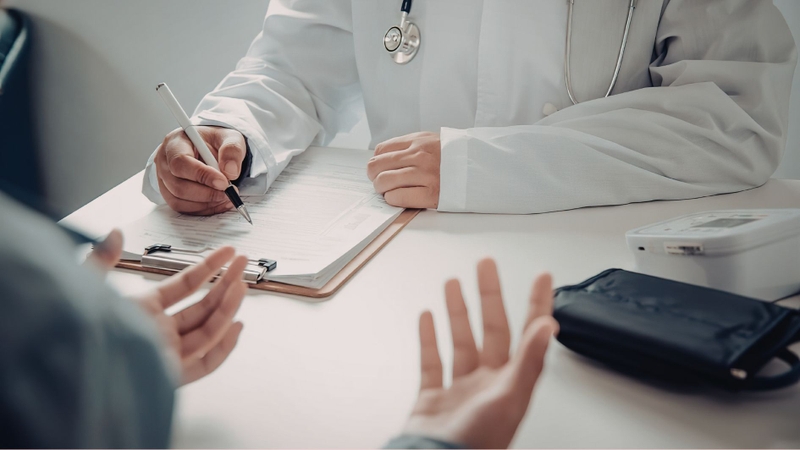 Người bị tăng huyết áp nên tham khảo ý kiến bác sĩ trước khi sử dụng gối thảo dược