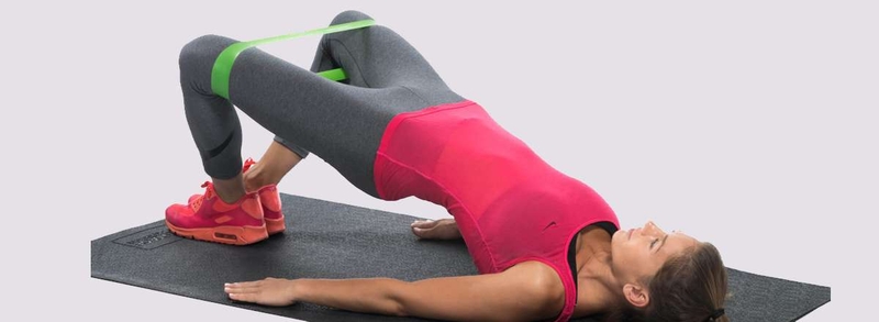 Gợi ý 5 bài tập mông với dây kháng lực cực kỳ hiệu quả ngay tại nhà 2