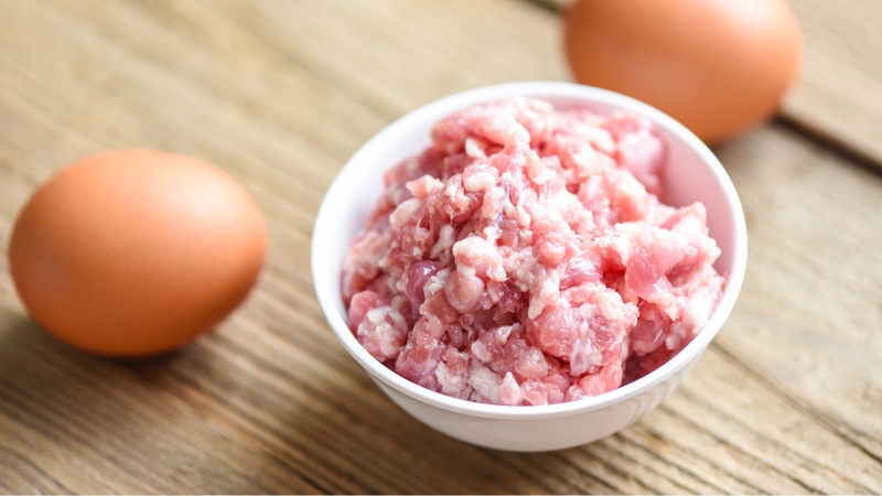 Trứng hấp cho bé với thịt bằm giàu dưỡng chất