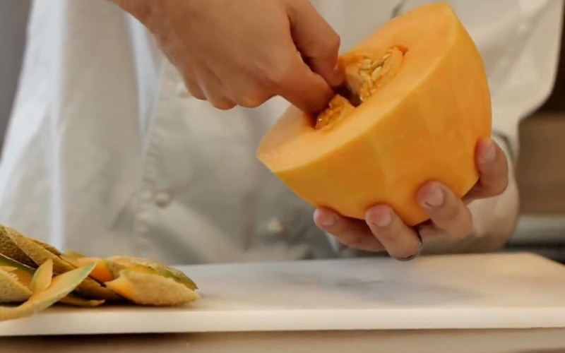 Trẻ trên 6 tháng mới phù hợp ăn dưa lưới