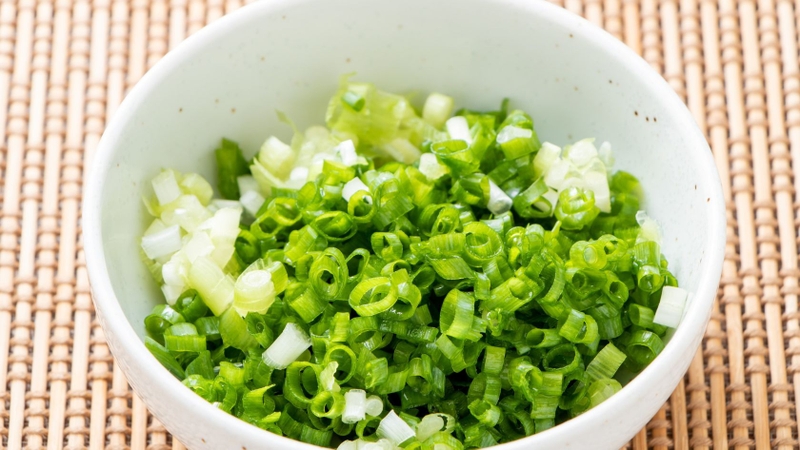 Gia vị từ lá là một nhóm gia vị thực vật, giàu tinh dầu tự nhiên và có hương thơm đặc trưng