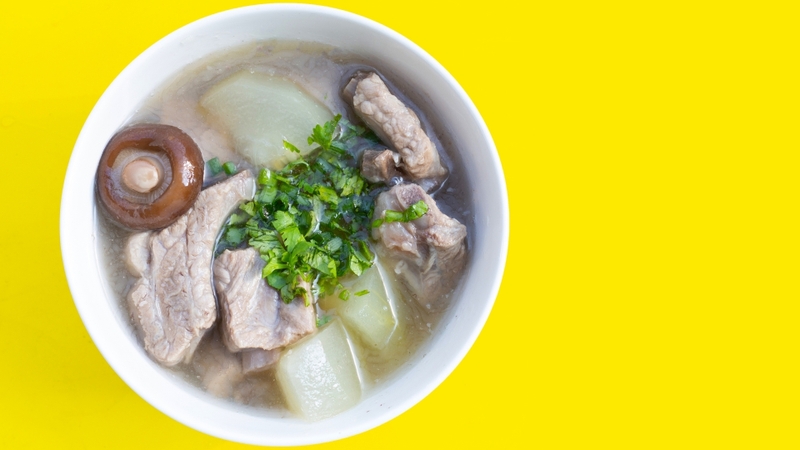 Canh đu đủ xanh hầm xương có vị ngọt thanh, dễ ăn và giàu dưỡng chất
