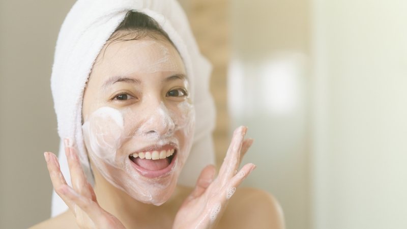 Với da dầu, nên ưu tiên các hoạt chất hỗ trợ kiểm soát bã nhờn