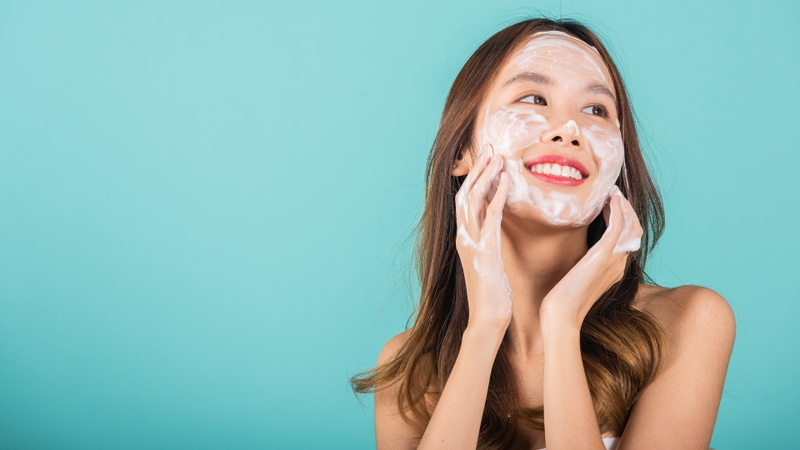 Người dùng nên đọc kỹ bảng thành phần để tránh các chất dễ gây kích ứng