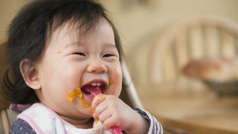 Gợi ý những loại trái cây nghiền nhuyễn cho bé trong giai đoạn ăn dặm 3