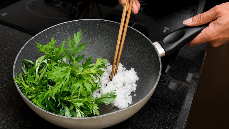 Gừng, muối và ngải cứu là nguyên liệu quen thuộc trong các bài thuốc dân gian