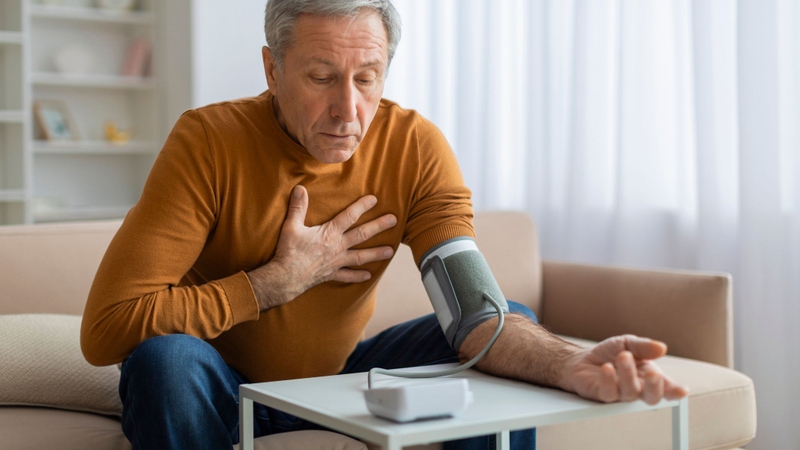 Những biện pháp trên giúp xử trí an toàn trong giai đoạn cấp, đồng thời góp phần giảm thiểu biến chứng nguy hiểm do tụt huyết áp khi đứng dậy gây ra