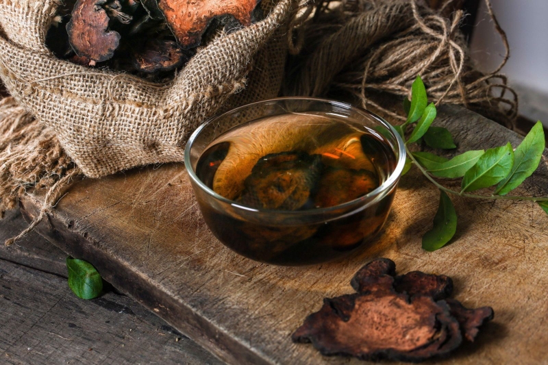 Hà thủ ô đỏ được sử dụng phổ biến với công dụng làm đen tóc, bổ máu, an thần, nhuận tràng