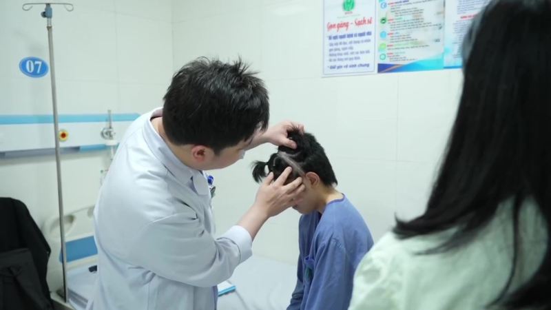 Hội chứng Crouzon là một dị tật bẩm sinh hiếm gặp khiến hộp sọ và xương mặt kém phát triển