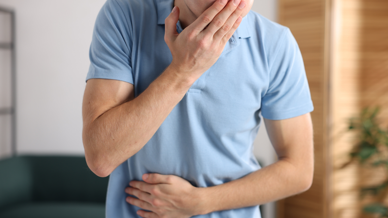 Tùy mức độ tiếp xúc, người bị ngộ độc có thể buồn nôn, tiêu chảy, mệt lả,...