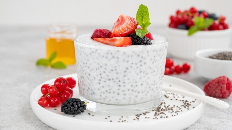 Hạt chia trắng có thể trộn trực tiếp vào sữa chua