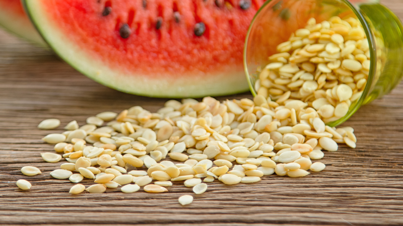 Hạt dưa bao nhiêu calo? Trung bình 100g hạt dưa rang cung cấp khoảng 550 - 600 kcal