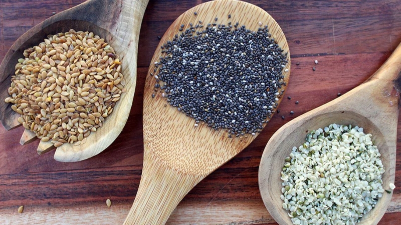 Lựa chọn hạt chia hay hạt gai dầu phụ thuộc vào mục tiêu dinh dưỡng của mỗi người