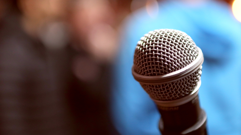 Nên chọn địa điểm hát đảm bảo an toàn và cung cấp dịch vụ văn minh