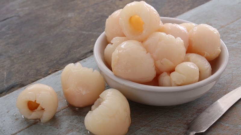 Đối với người khỏe mạnh, phần thịt của quả vải chín có thể được sử dụng trong chế độ ăn đa dạng, với lượng phù hợp