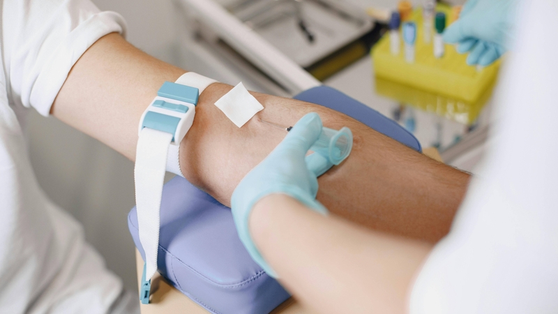 "Hb trong xét nghiệm máu là gì?" là câu hỏi thường gặp của những người xét nghiệm máu