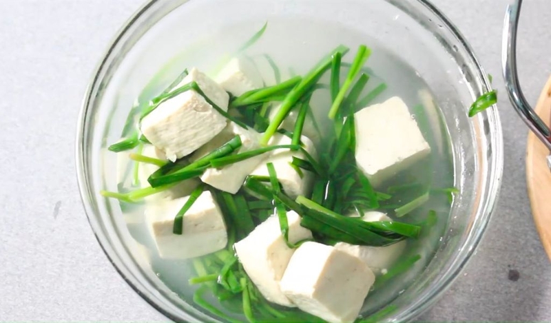 Hẹ hấp đường phèn trị ho cho trẻ sơ sinh và mẹ bầu an toàn 3