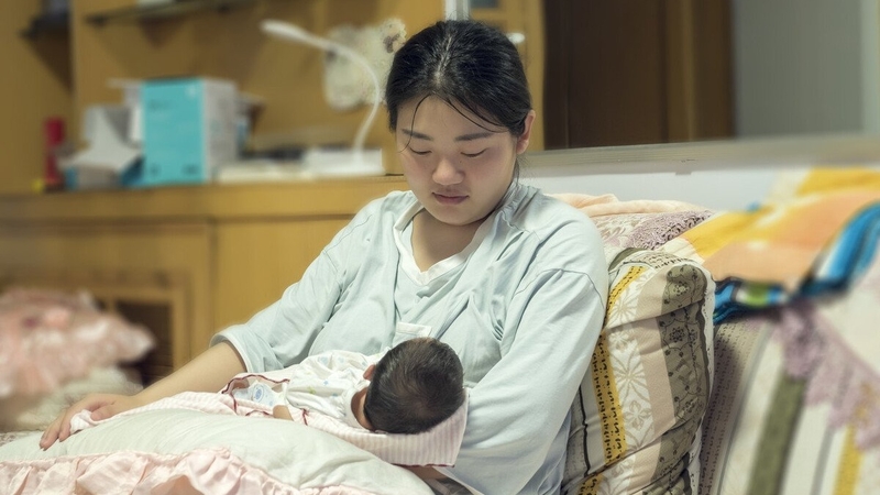 Ở cữ là thời điểm mẹ phục hồi thể chất và tinh thần