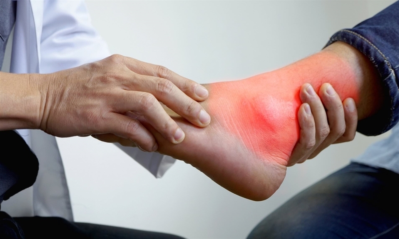 Vật lý trị liệu giúp tăng cường sức mạnh cơ xương khớp cổ chân và cải thiện tình trạng đau khớp