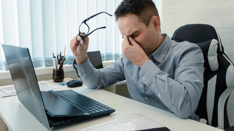 Hiện tượng mắt nhìn đèn thấy cầu vồng có nguy hiểm không? Một số bệnh lý mắt thường gặp 1