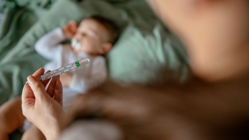 Cần theo dõi sát triệu chứng tay chân miệng độ 3 ở trẻ