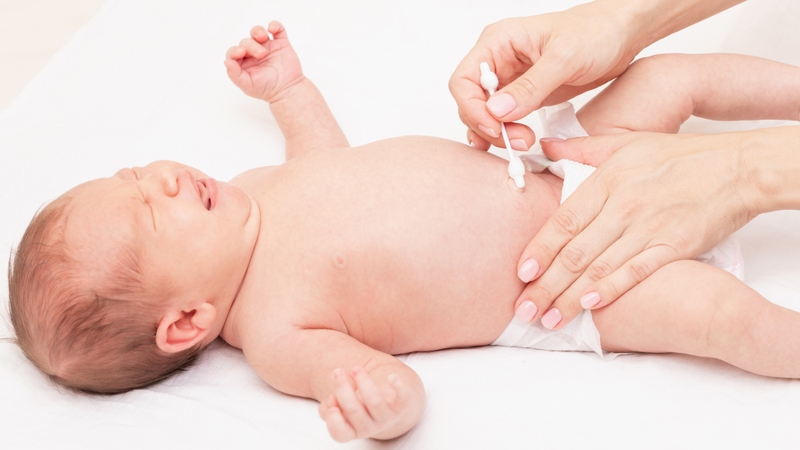 Trẻ sinh non hoặc nhẹ cân có nguy cơ bị thoát vị rốn