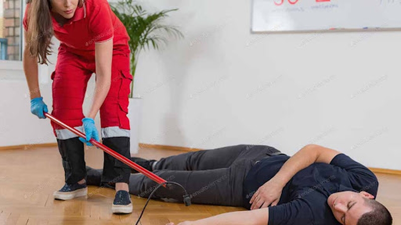 Những điều bạn cần biết khi sơ cứu người bị điện giật 1